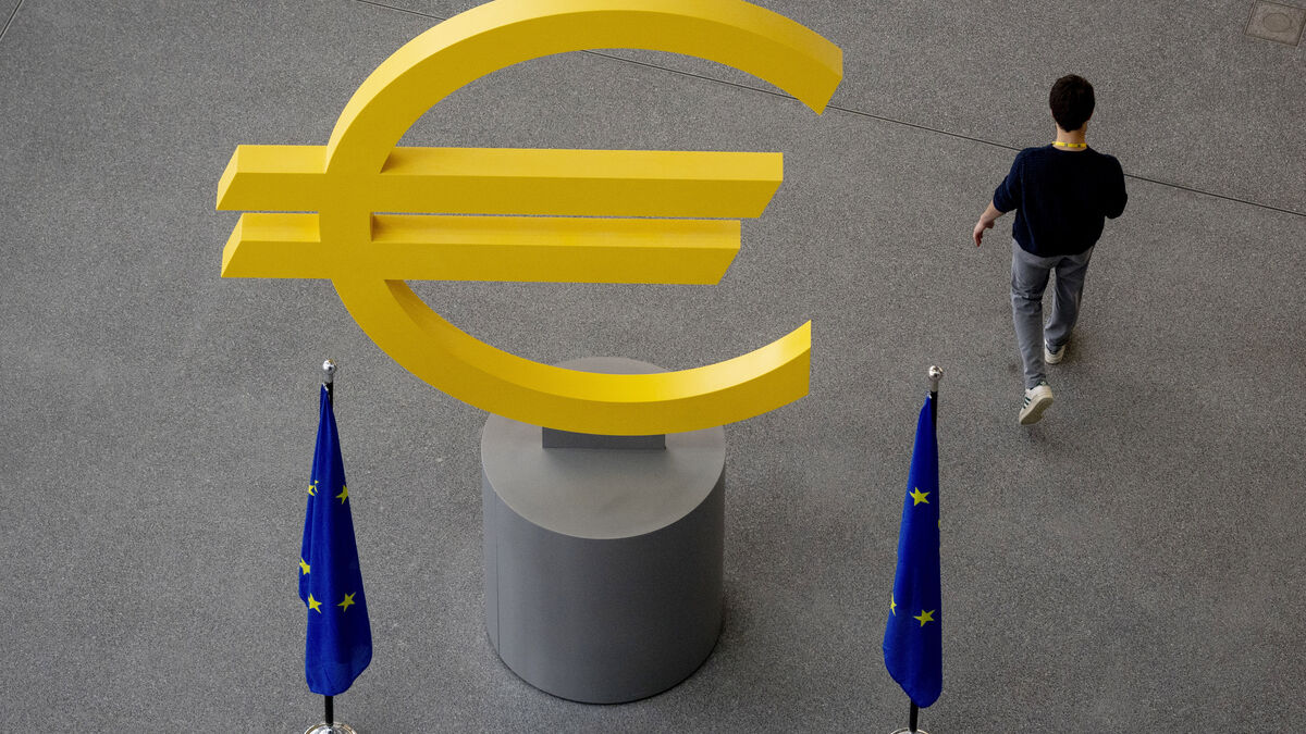 Gloomier mood in the eurozone as economic sentiment falls in April