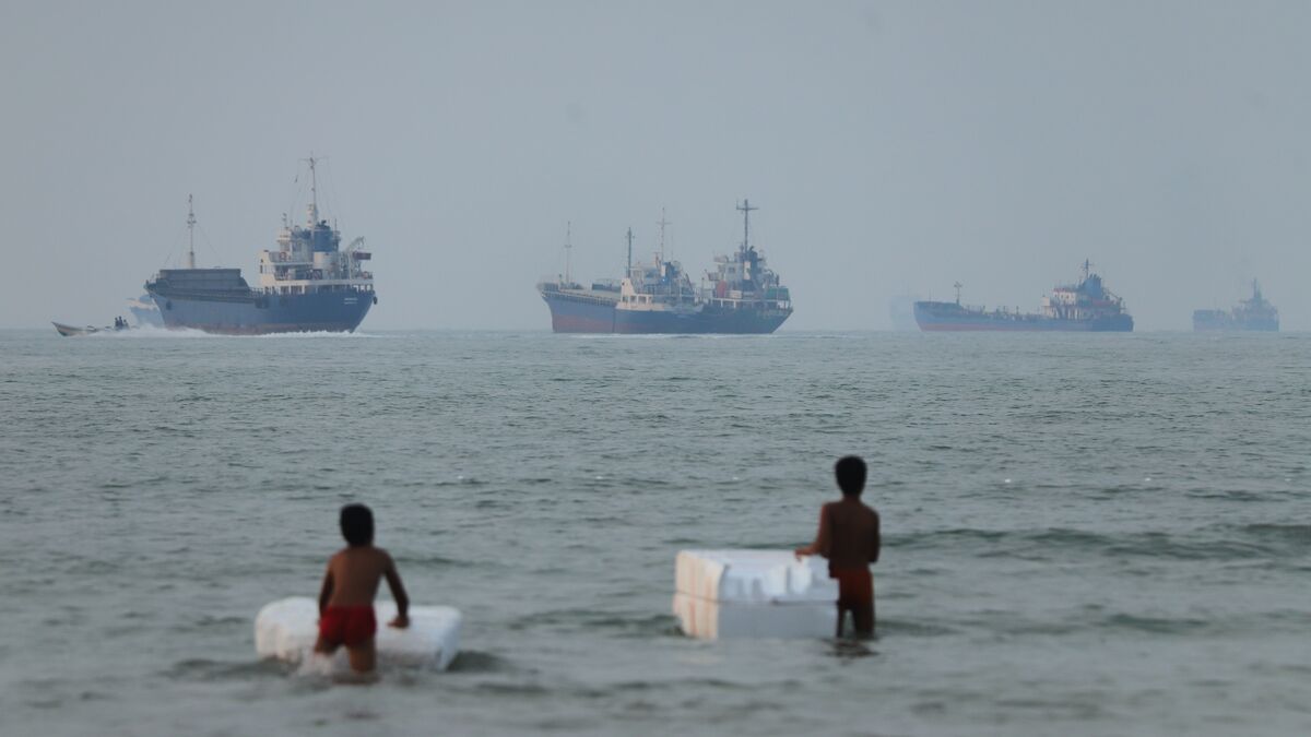 Iran warns oil tankers in
