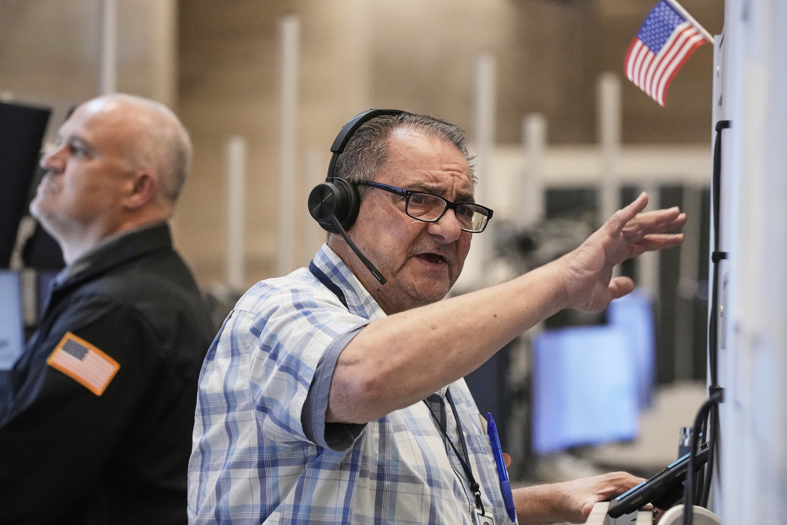 Tech Stocks Continue to Decline on Wall Street Amid Investor Concerns