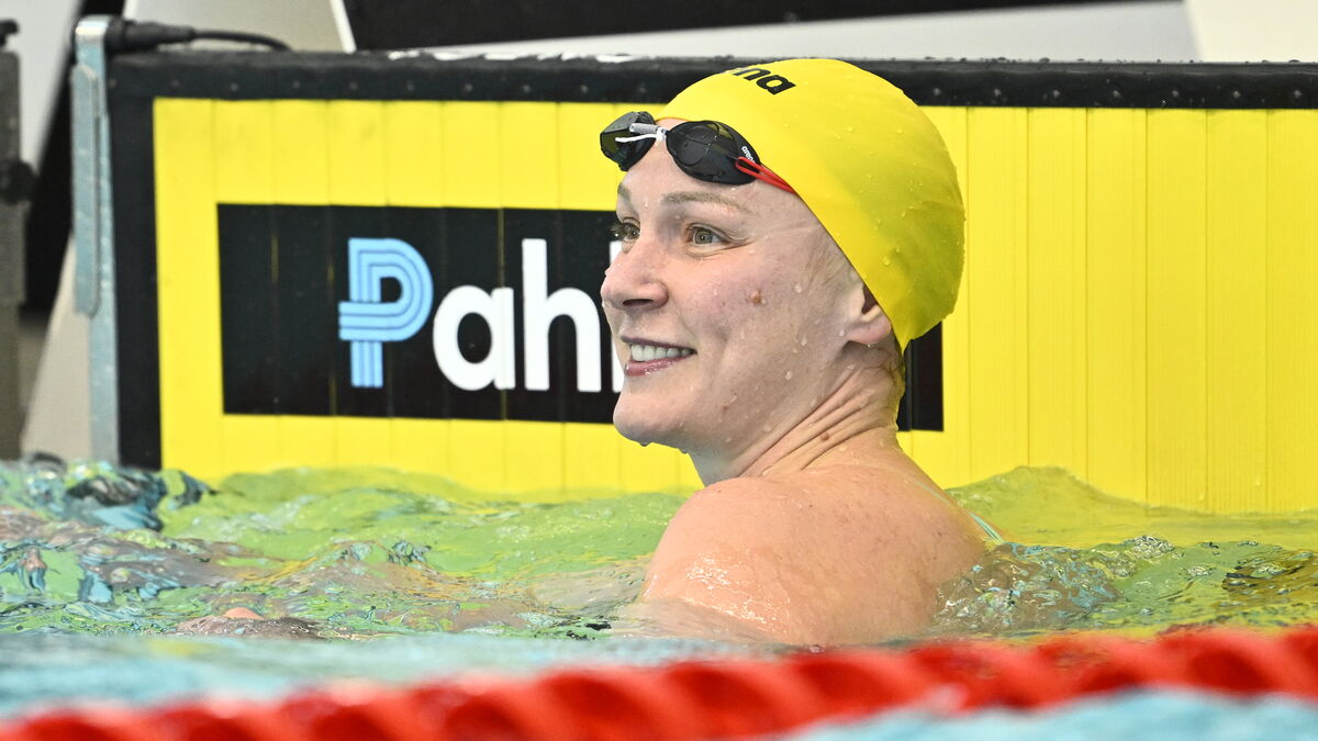 Gretchen Walsh beats Sarah Sjöström and sets 50m freestyle world record