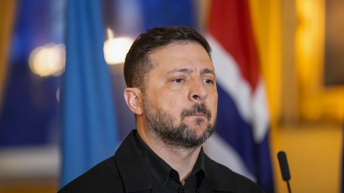Zelenskyy Says Ukrainian Strike Hit Oil Terminal in St. Petersburg