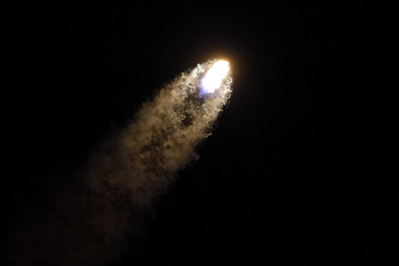 Space X Acquires Network Spectrum from Echo Star in $17 Billion Deal