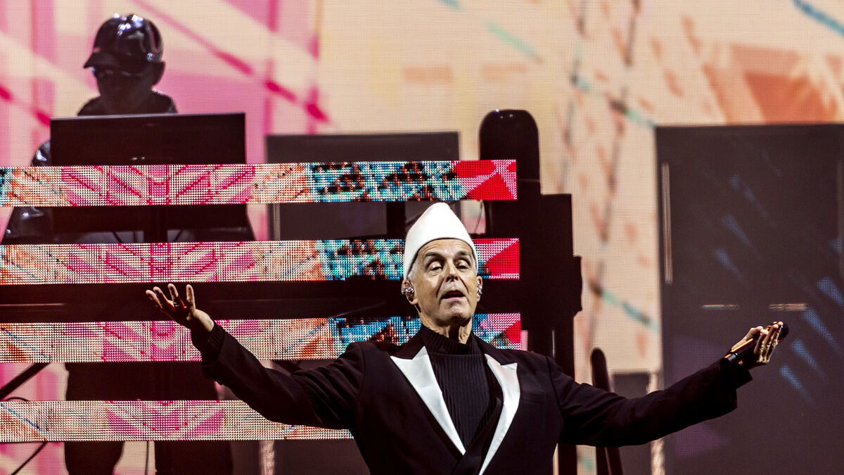 Pet Shop Boys pay tribute