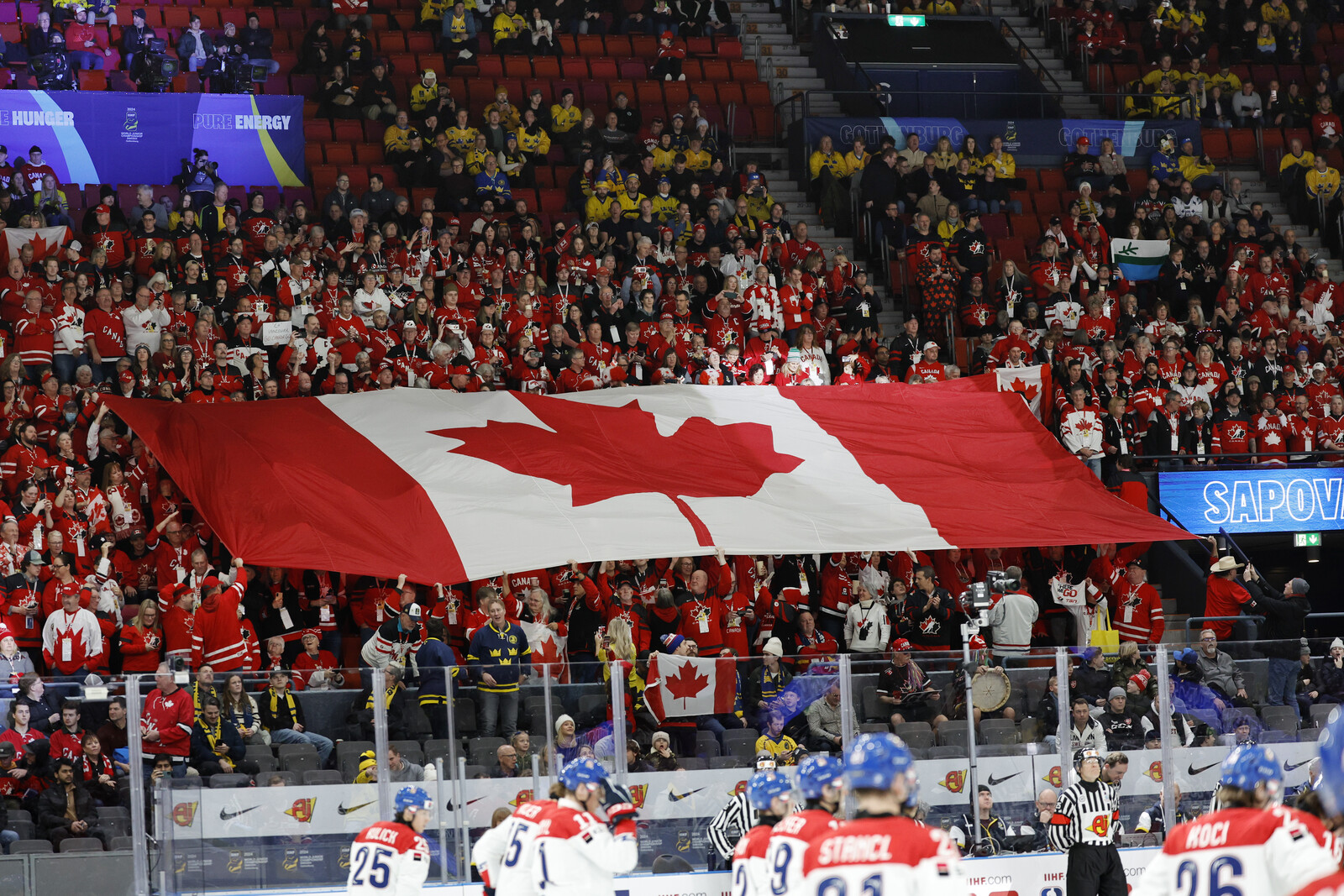 "Not Unusual with a Full House of Red and White"