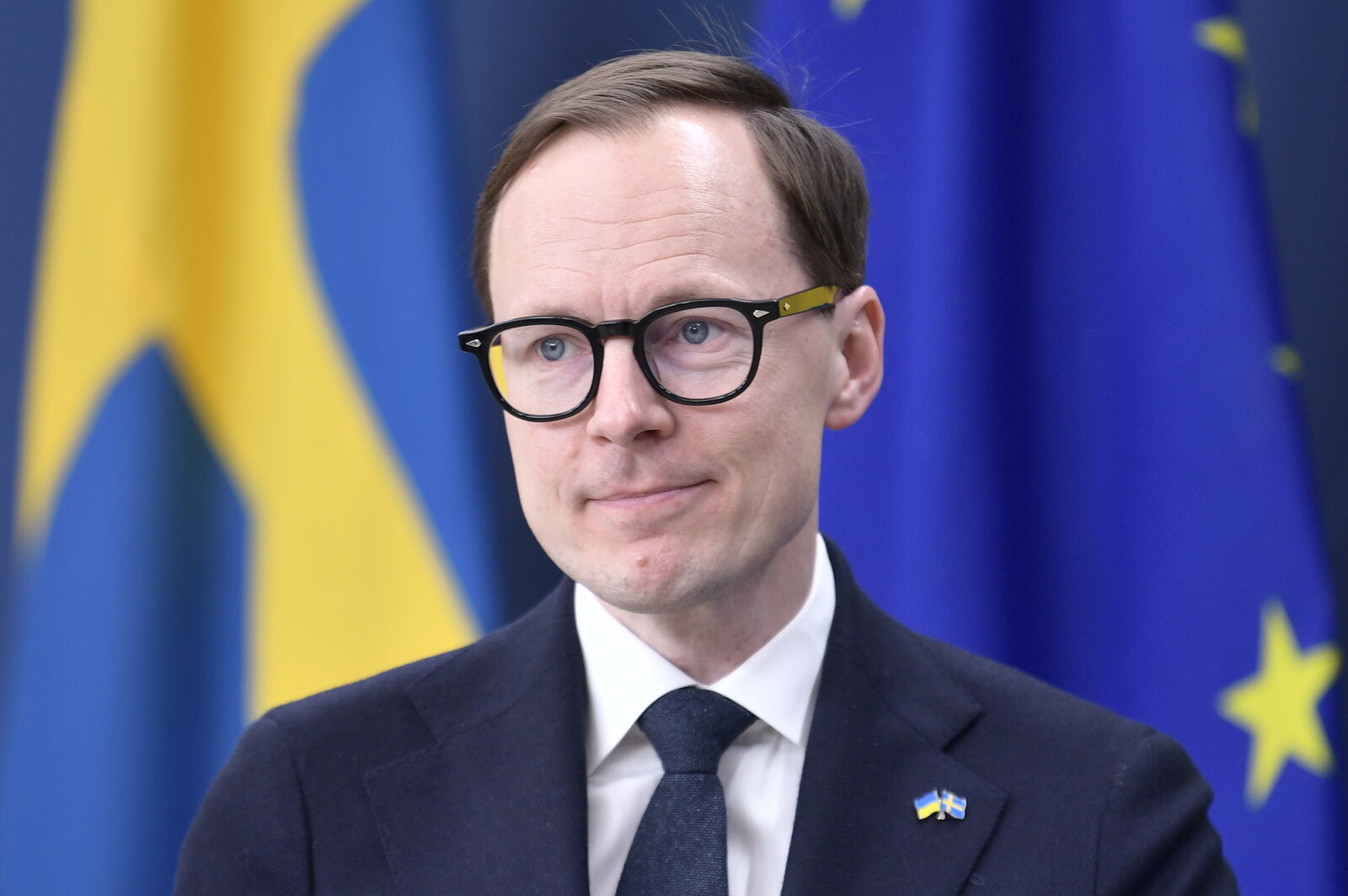 Minister Criticizes Lenient Unemployment Support Requirements