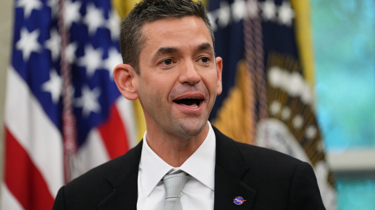 NASA chief promises to send soccer ball to the moon if US wins the World Cup