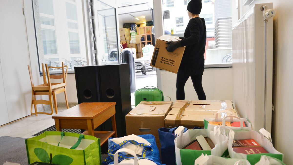 Men in big cities leave home last