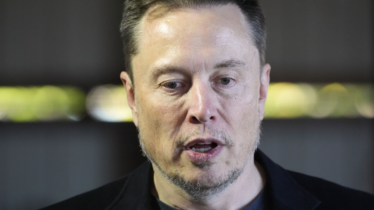 Tesla Chairman Urges Approval of Musk's $1,000 Billion Compensation