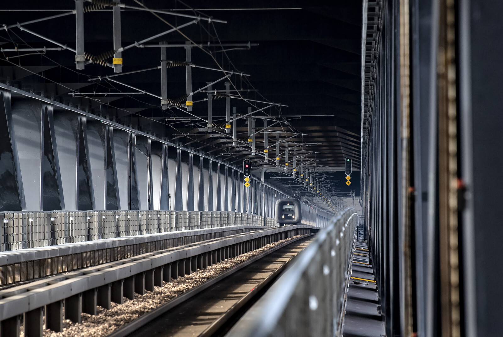 The train is running again over the Öresund Bridge after signal failure ...