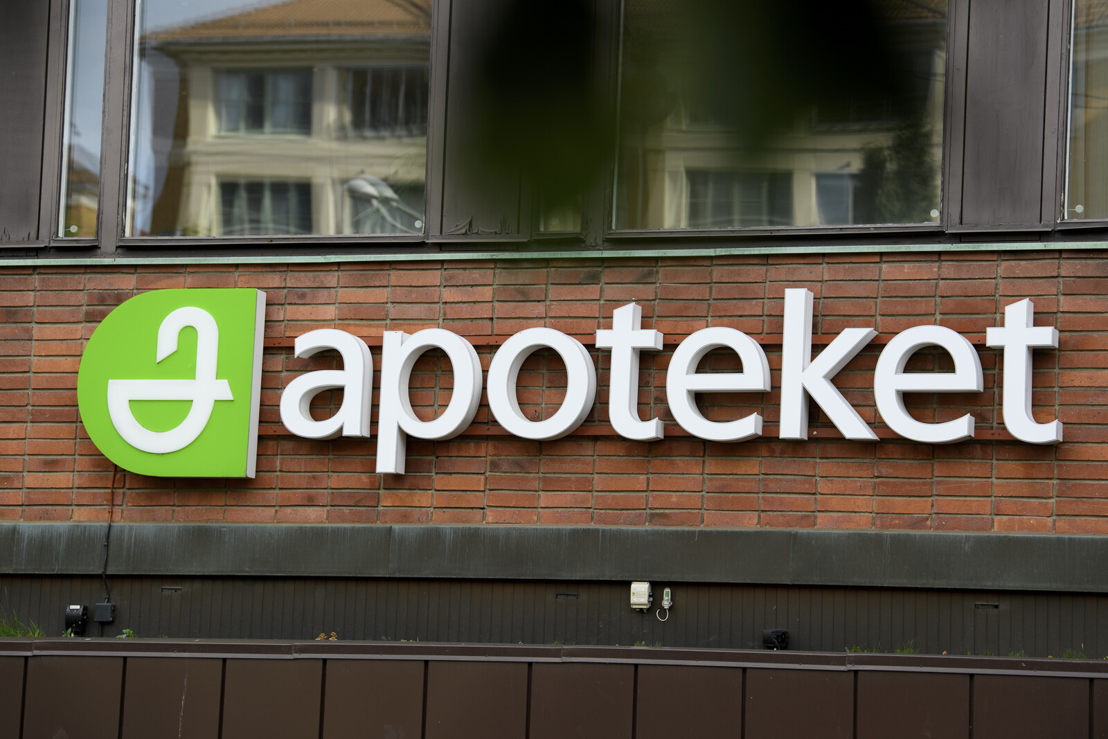Cold Spring and Economic Uncertainty Impact Apoteket's Profits