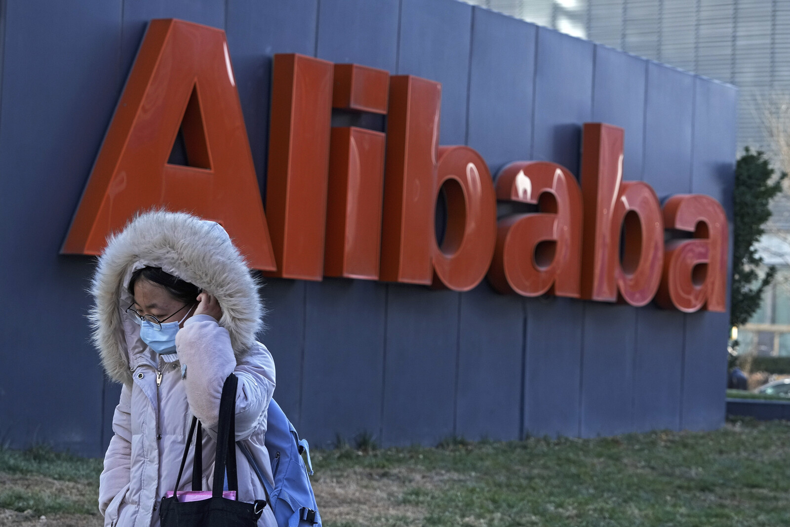 Chinese Alibaba Invests Billions in AI