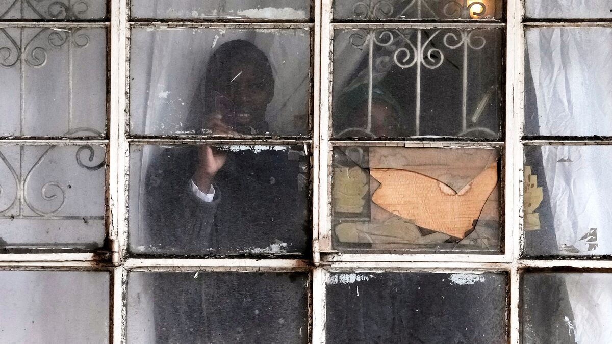 Hundreds arrested after looting at