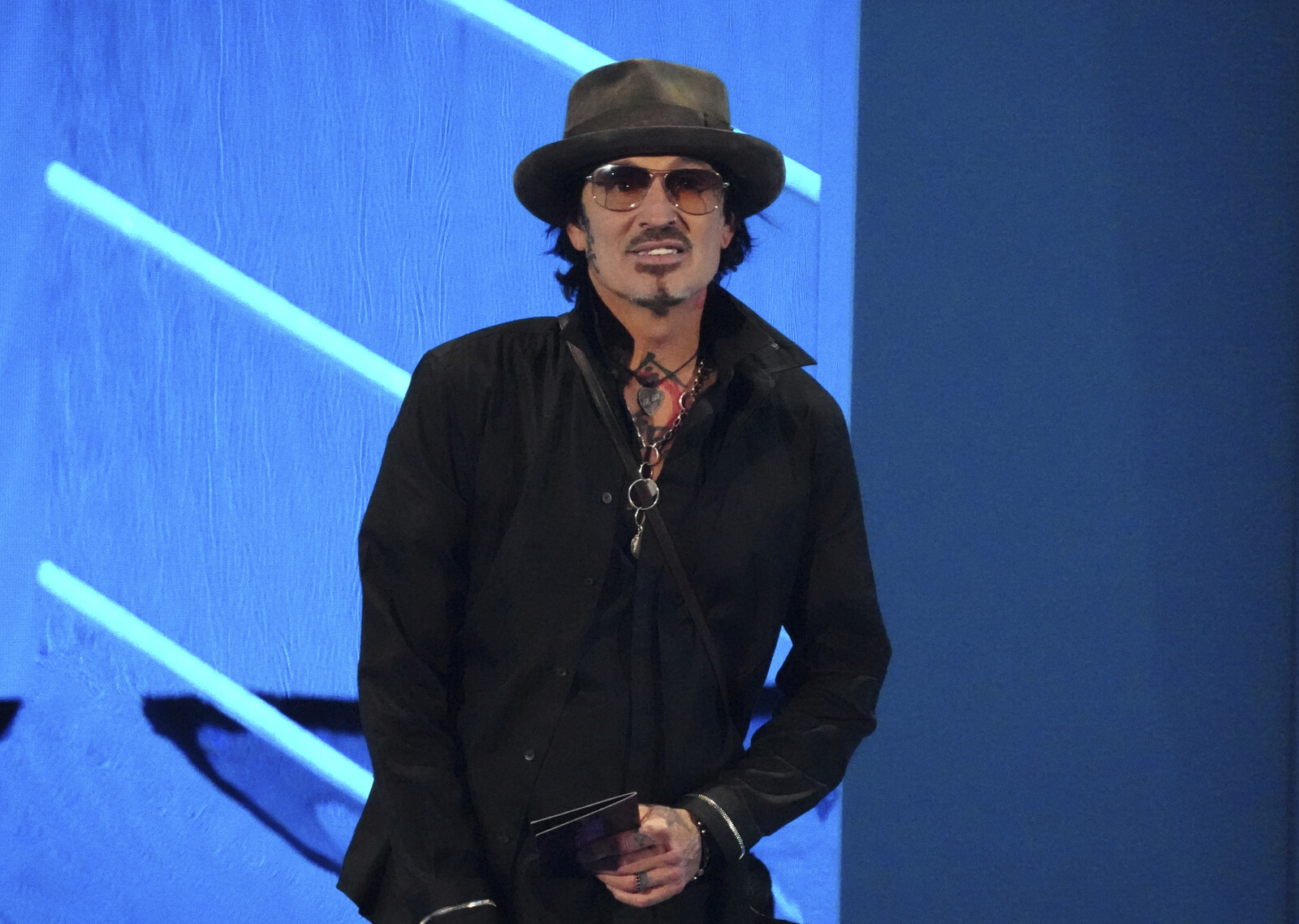 Mötley Crüe Drummer Slams Colleagues