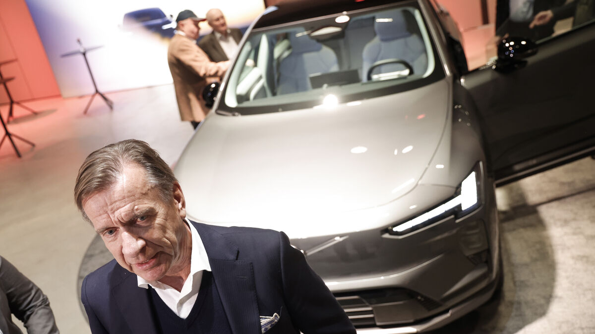 Volvo Cars sales decline sharply in first quarter
