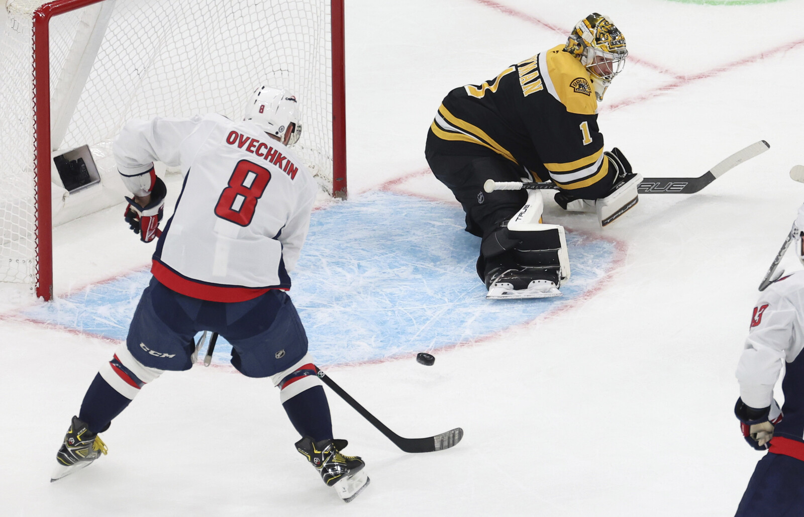 Ovechkin's Hat-Trick Puts Him Three Goals Shy of Gretzky's Record