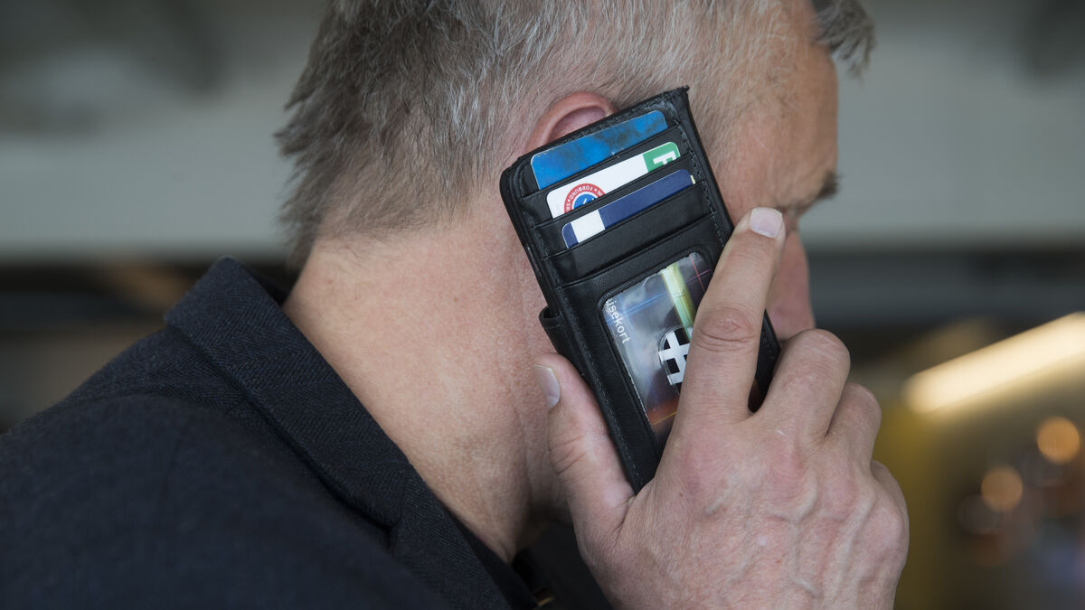 Robotic scam calls claim to be from police, warn Swedish officers