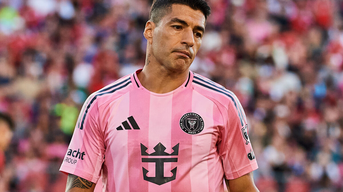 Suárez suspended again – kicked opponent