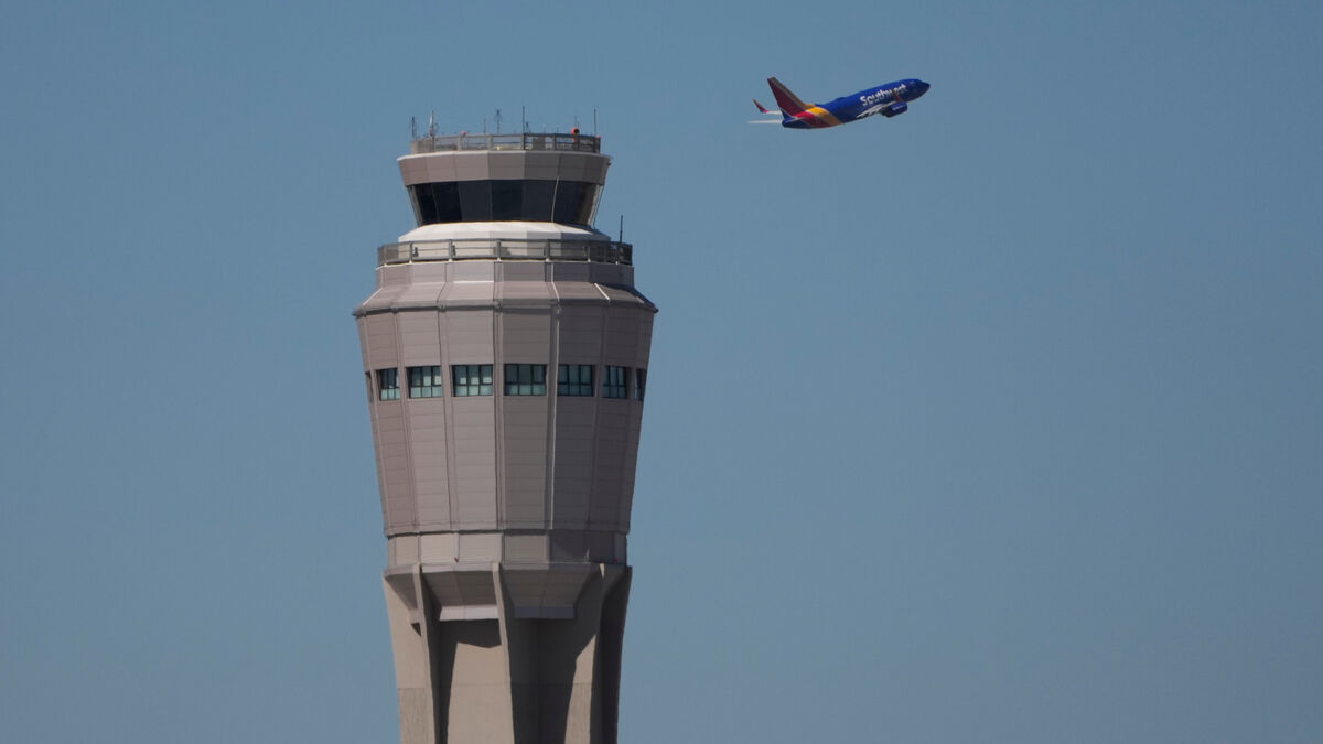 US Airport Delays and Cancellations Surge Amid Federal Shutdown