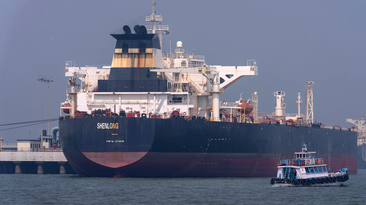 Oil prices fall on report of US plan for Middle East embassies to reopen