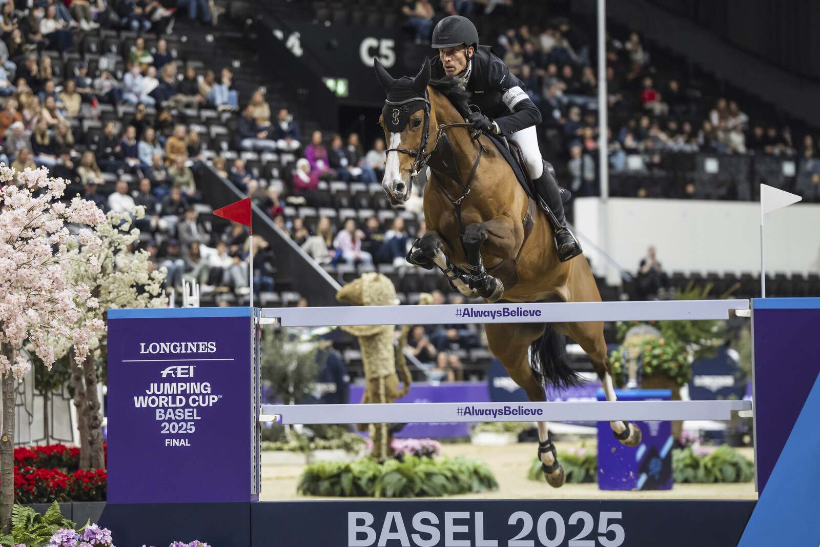 Henrik von Eckermann Faultless but Trails in World Championship Final