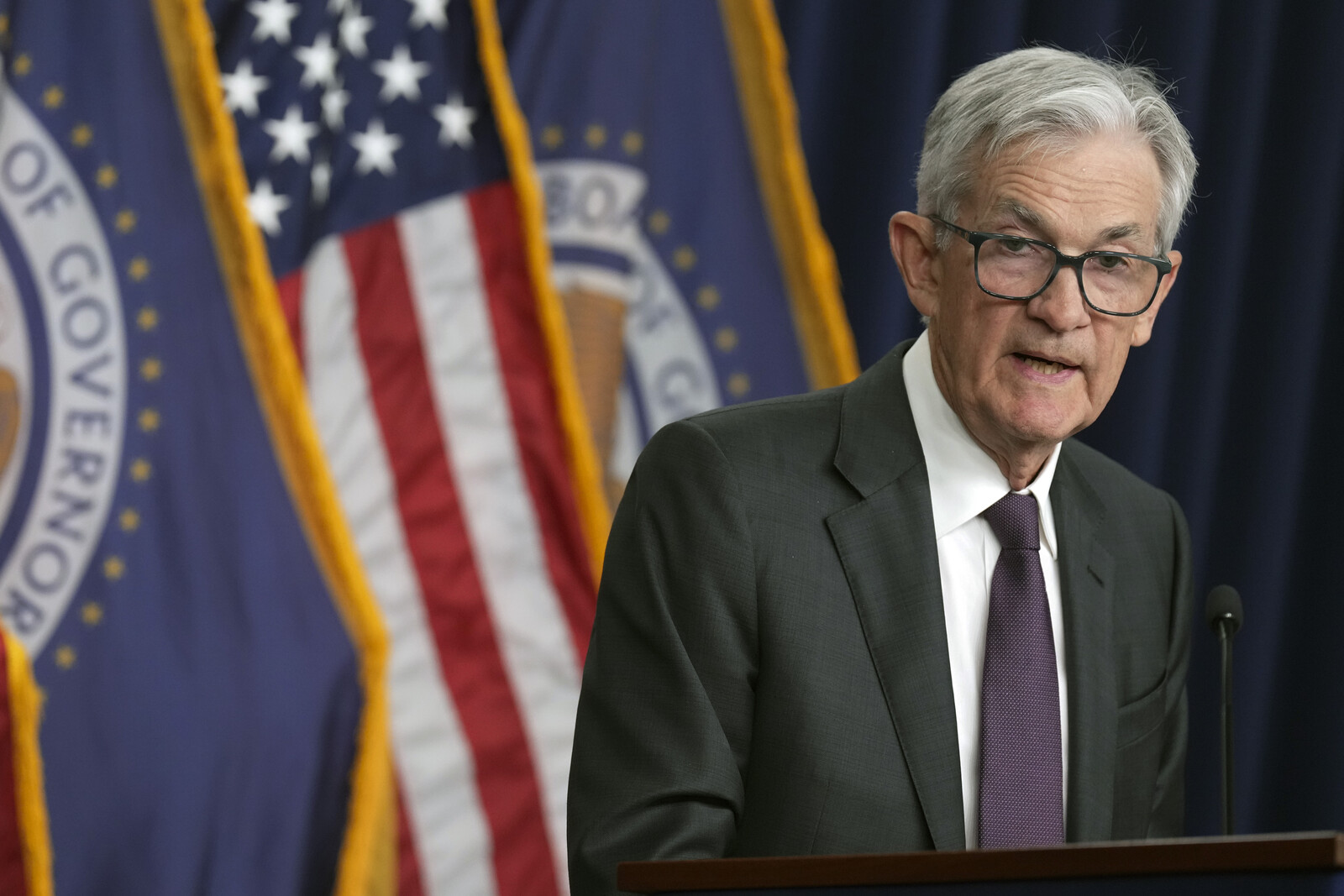 Trump attacks the central bank