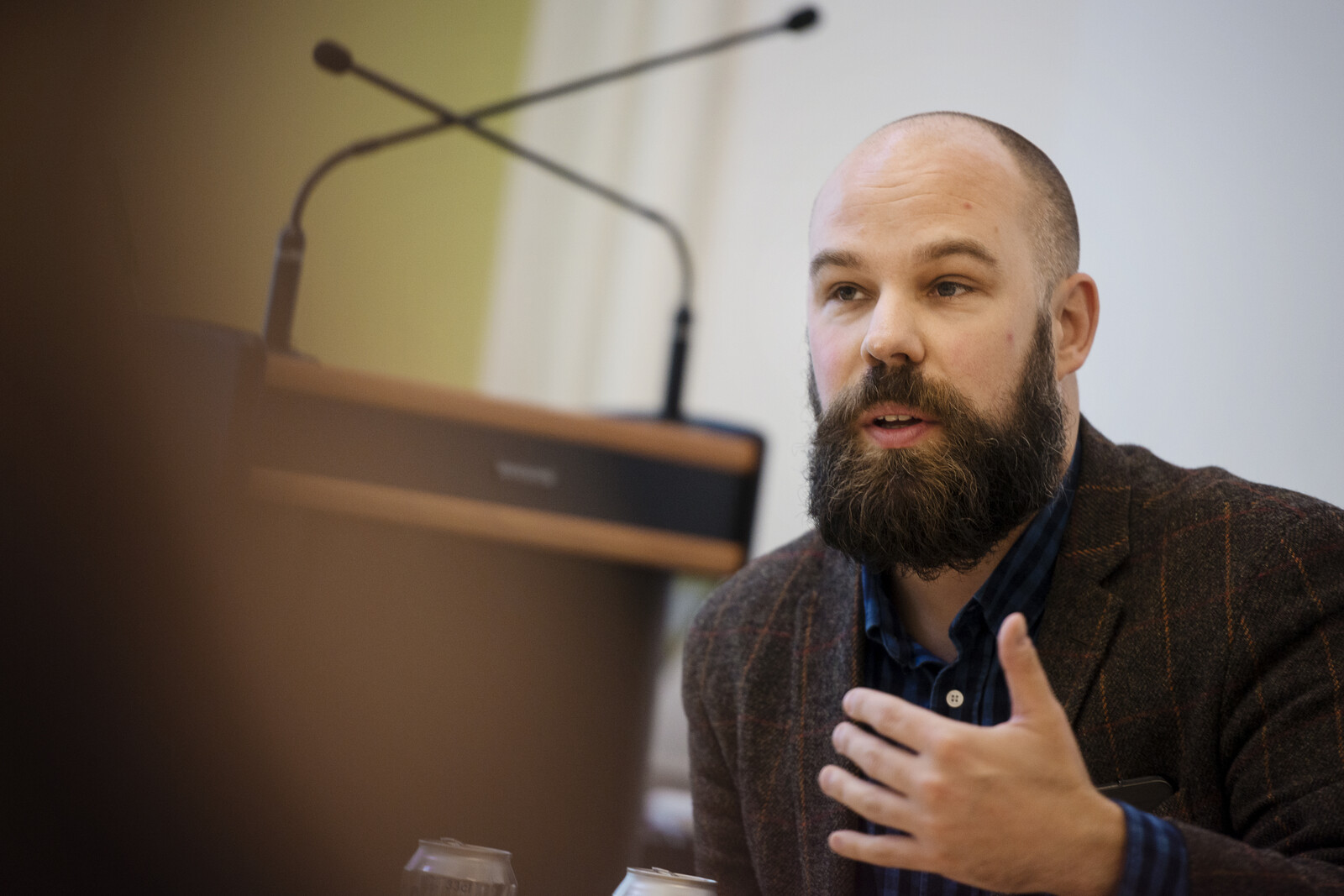 Internal Criticism: "Trying to Become the Fifth Bourgeois Party"