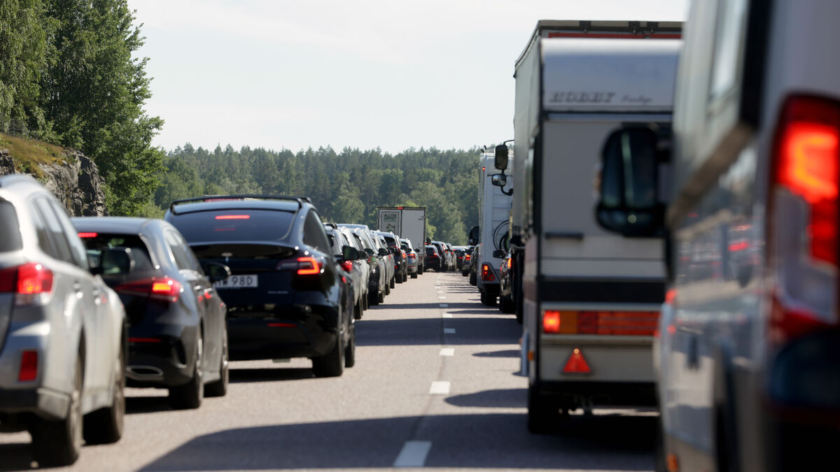 Parties split over Sweden’s 2030 transport climate target as focus turns to electric cars
