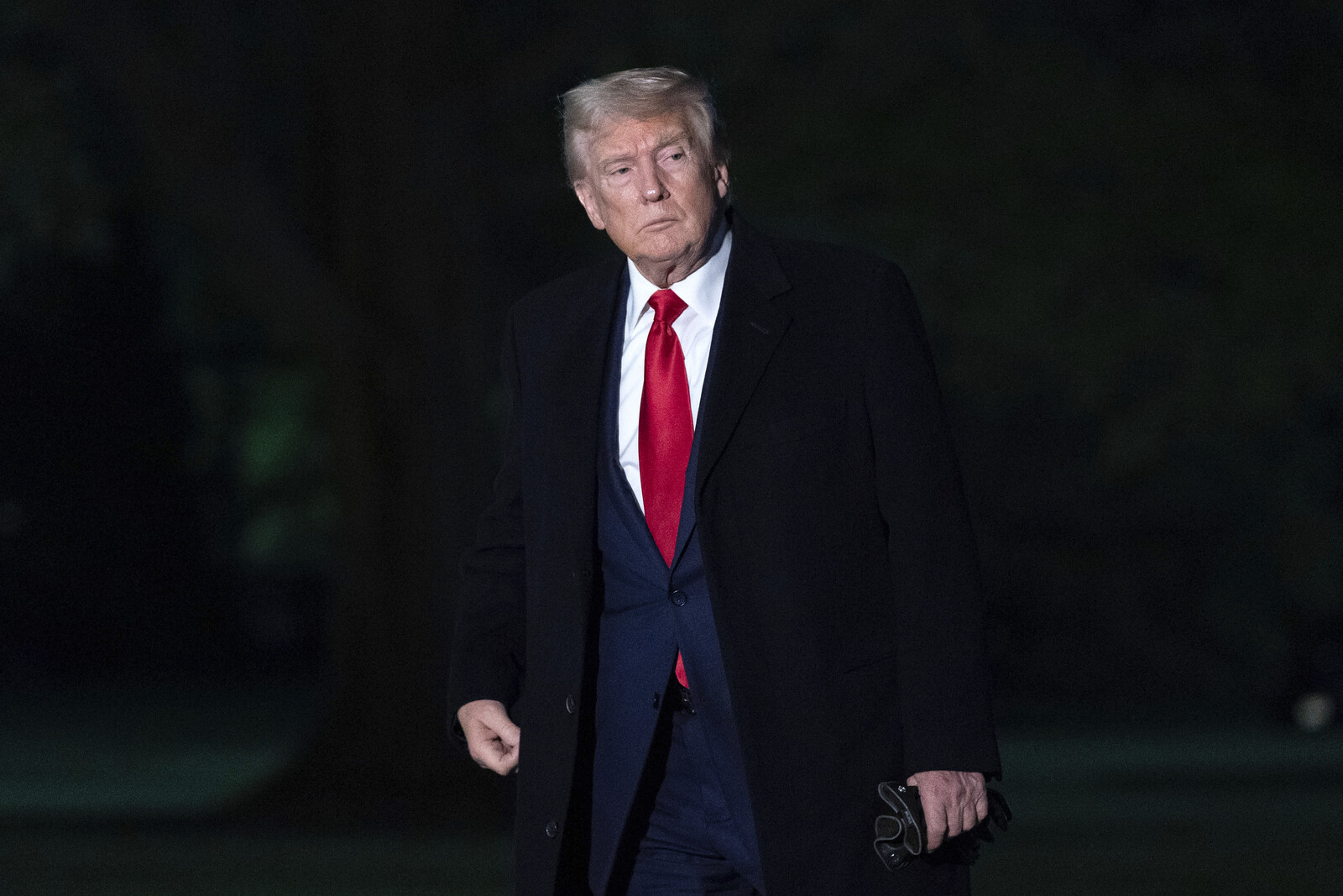Trump Intensifies Criticism of Fed's Powell, Demands Rate Cut
