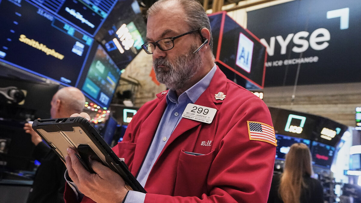 S&P 500 hits new record