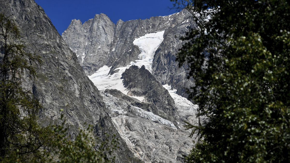 Heat wave forces pause on climbs to Mont Blanc from Italy as glacier becomes unstable