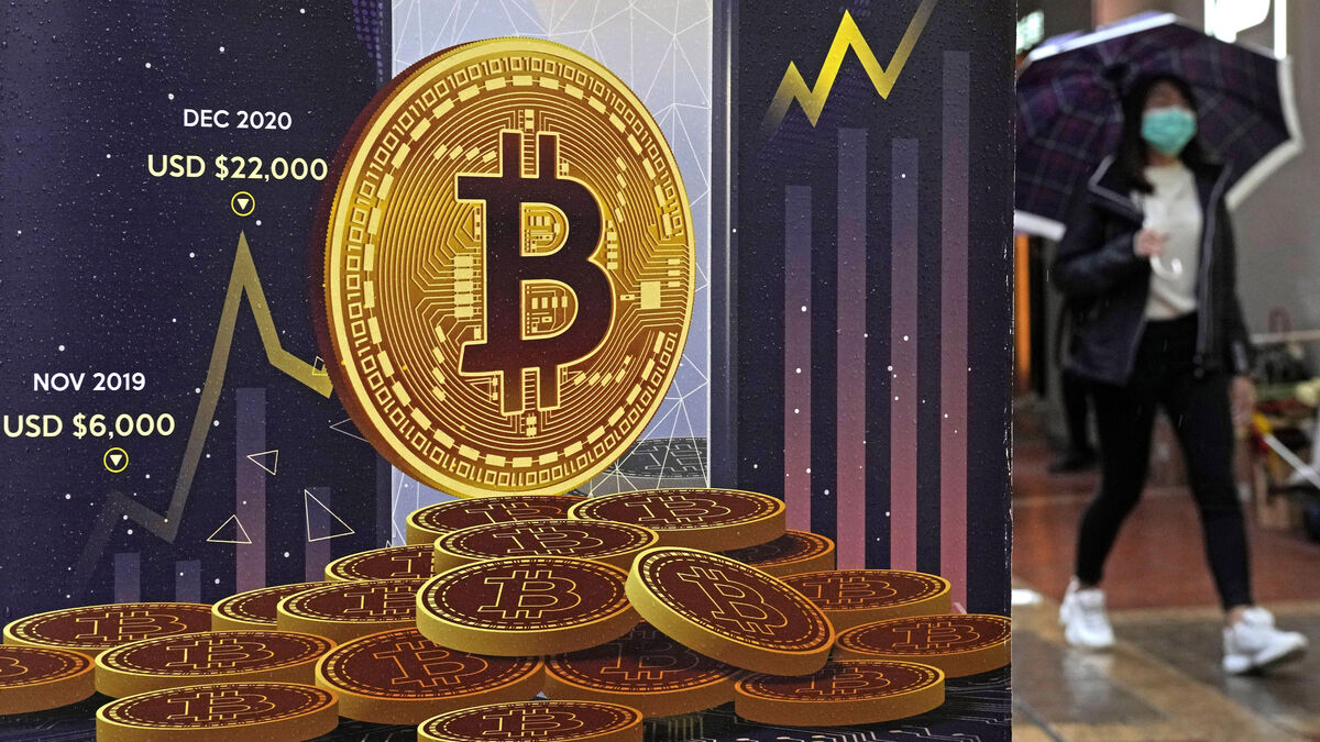 Bitcoin price plummets