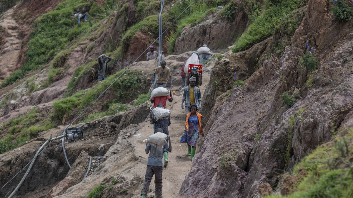 Mine collapse in Congo-Kinshasa leaves