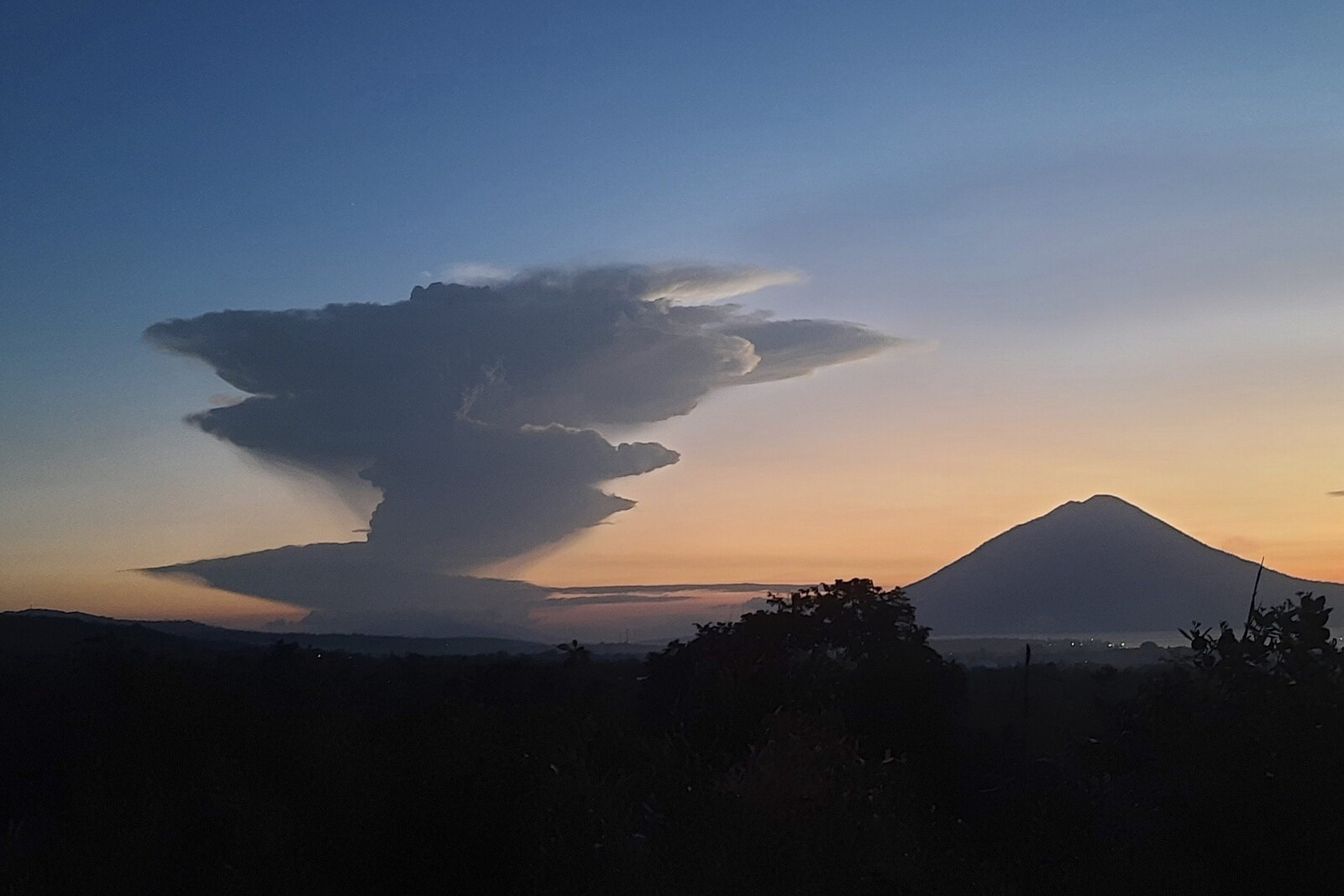 Volcanic Eruption Disrupts Bali Flights