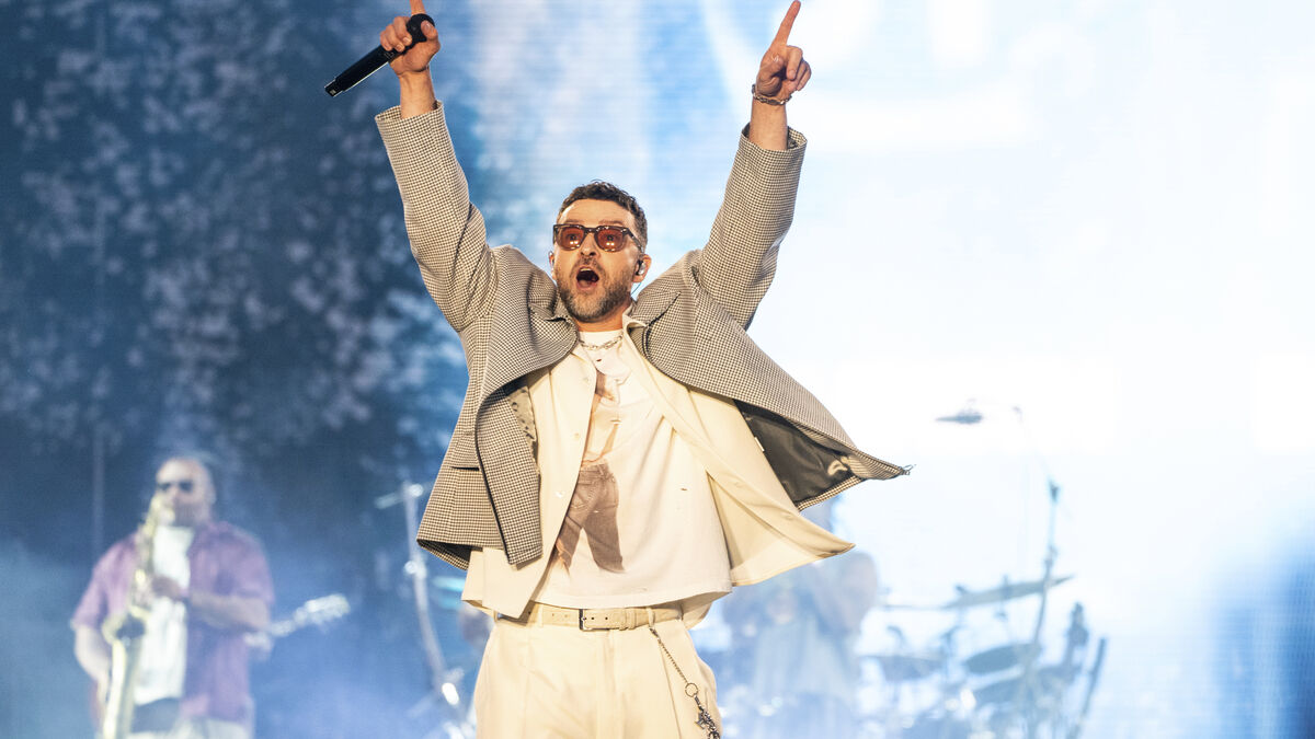 Pop stars turn their attention