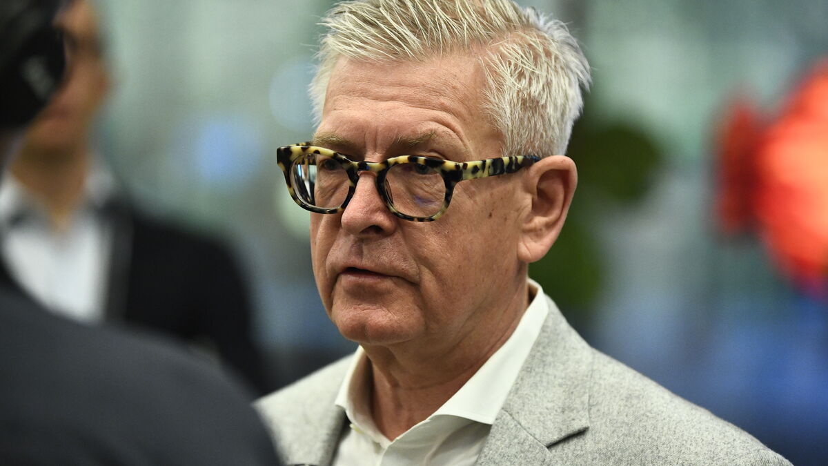 Ericsson scraps target for proportion