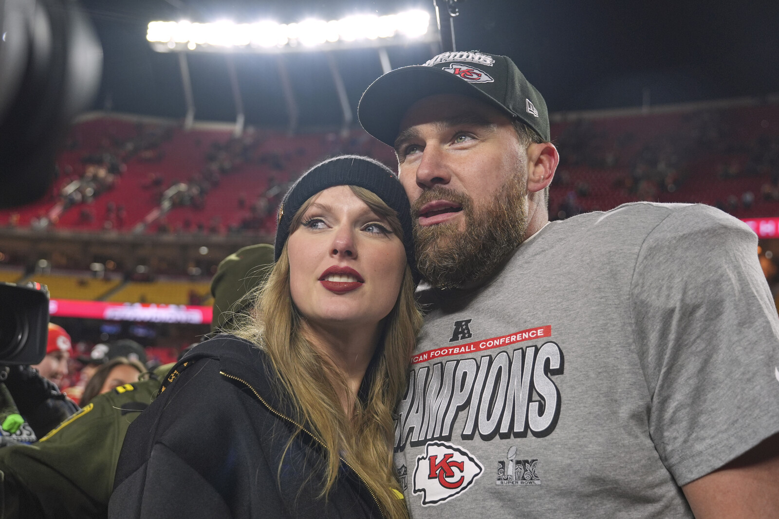 Taylor Swift and Travis Kelce Announce Engagement