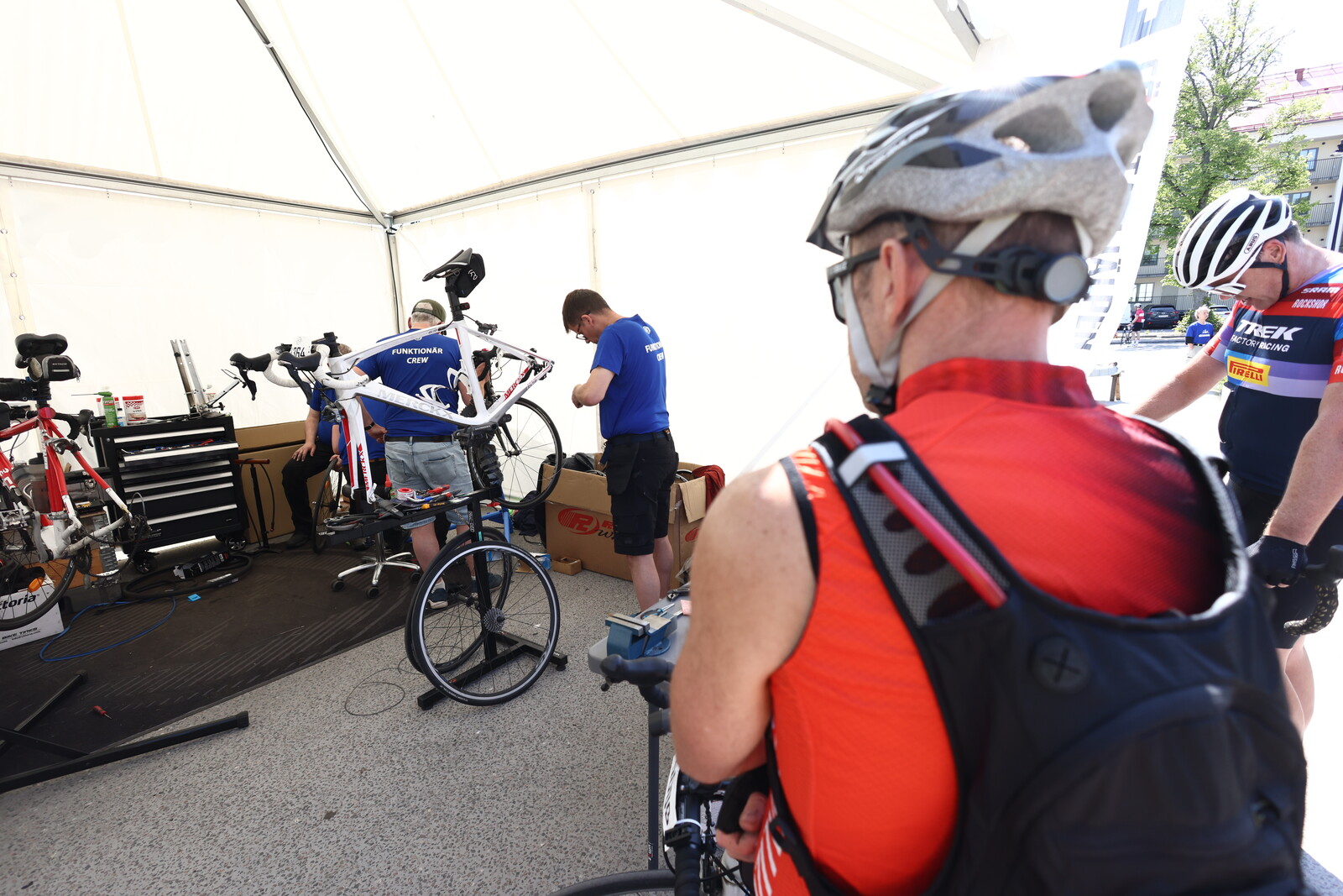 Nails Cause Punctures for Cyclists in Vätternrundan Race