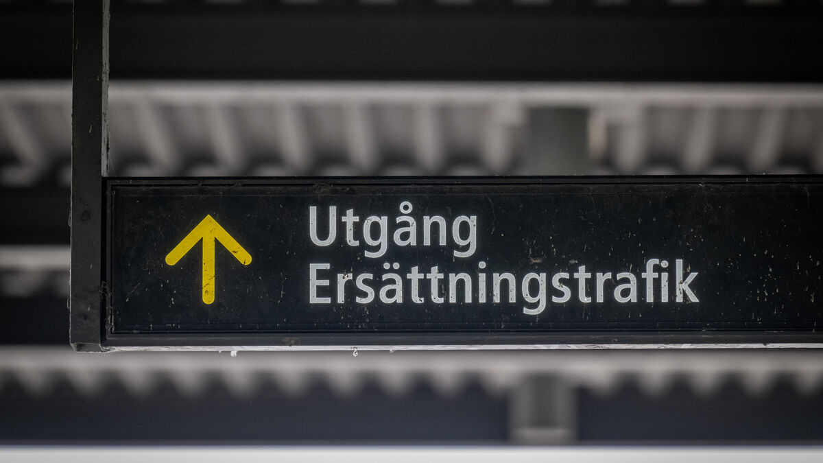 Electrical fault disrupts trains between