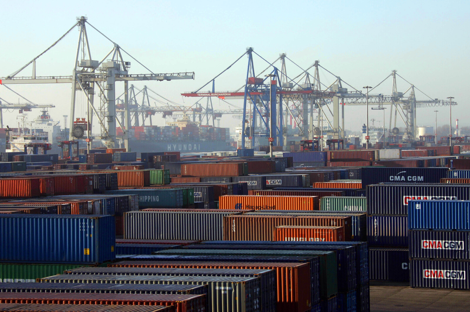 Swedish Trade Surplus Drops in May Amid Global Trade Shifts