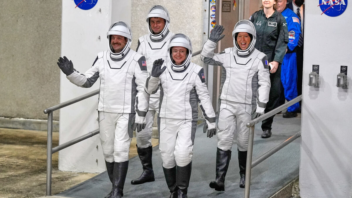 Jessica Meir back in orbit