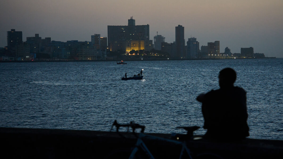 Power gradually returns to Cuba