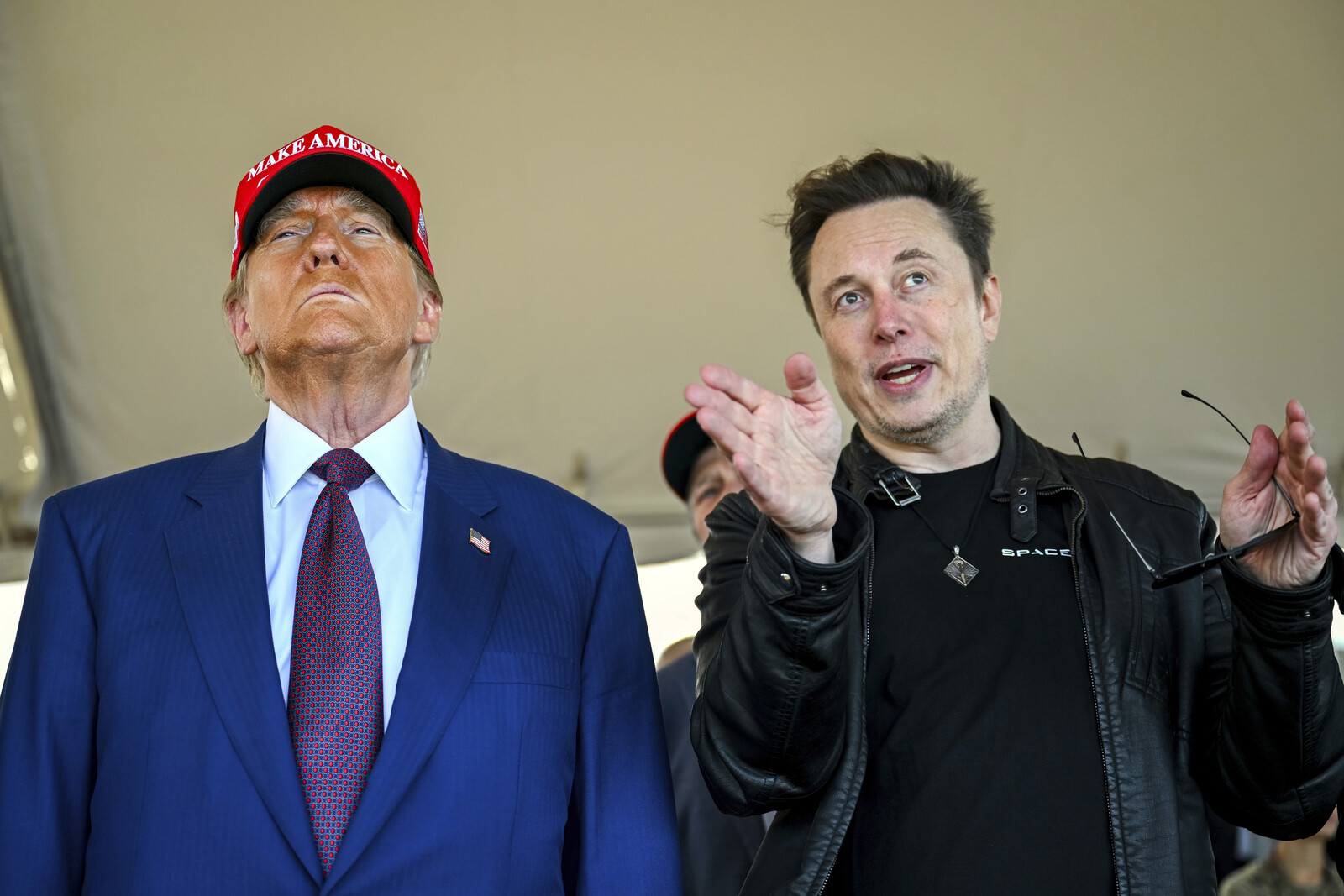 Musk blames USA's fires on equality