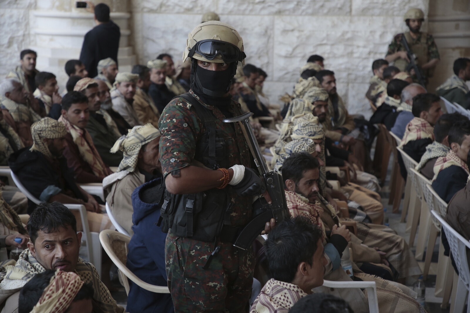 UN stops aid efforts in