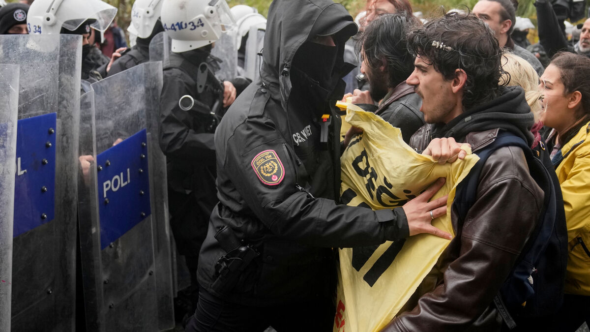 At least 550 arrested at