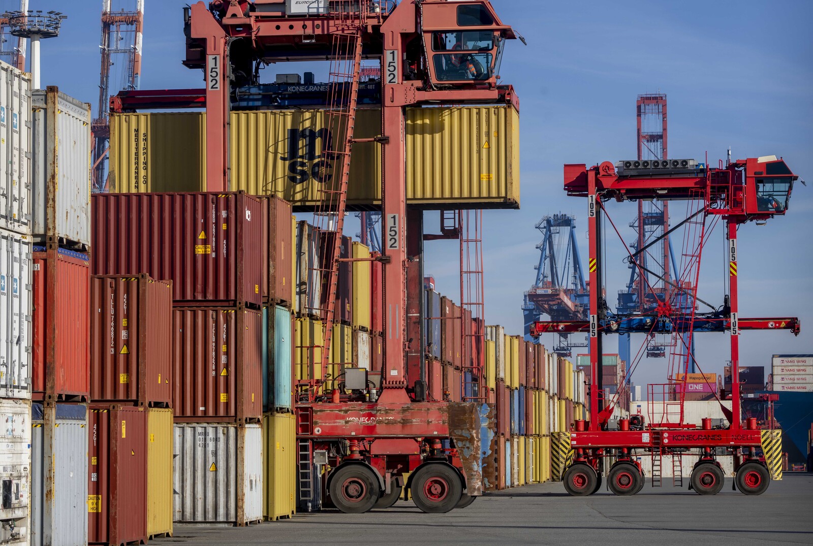 German Business Sentiment Slightly Improves