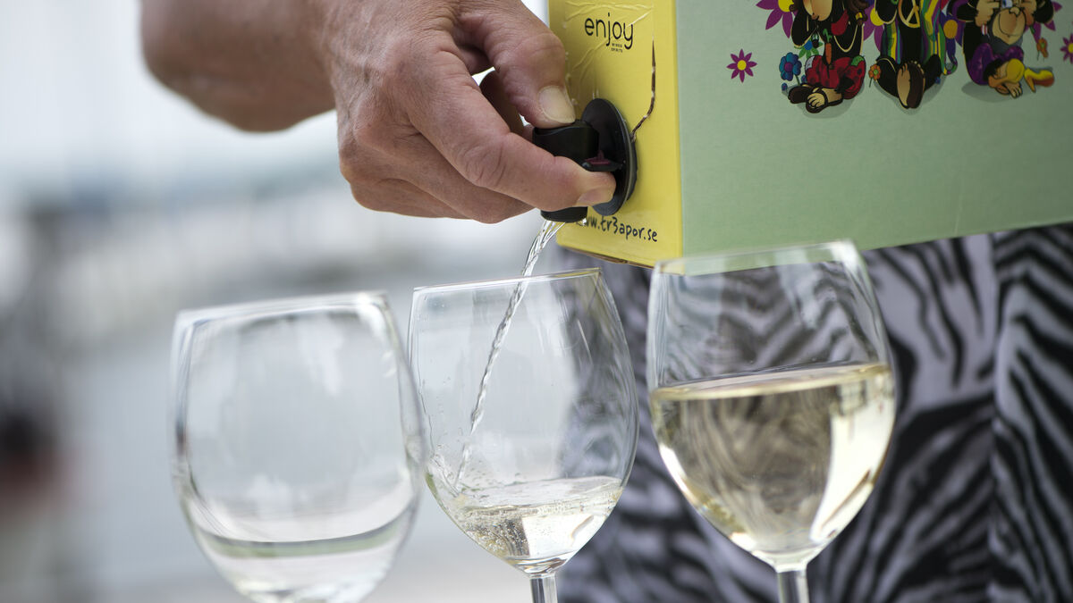 Risky drinking more common among older people with partners, study finds