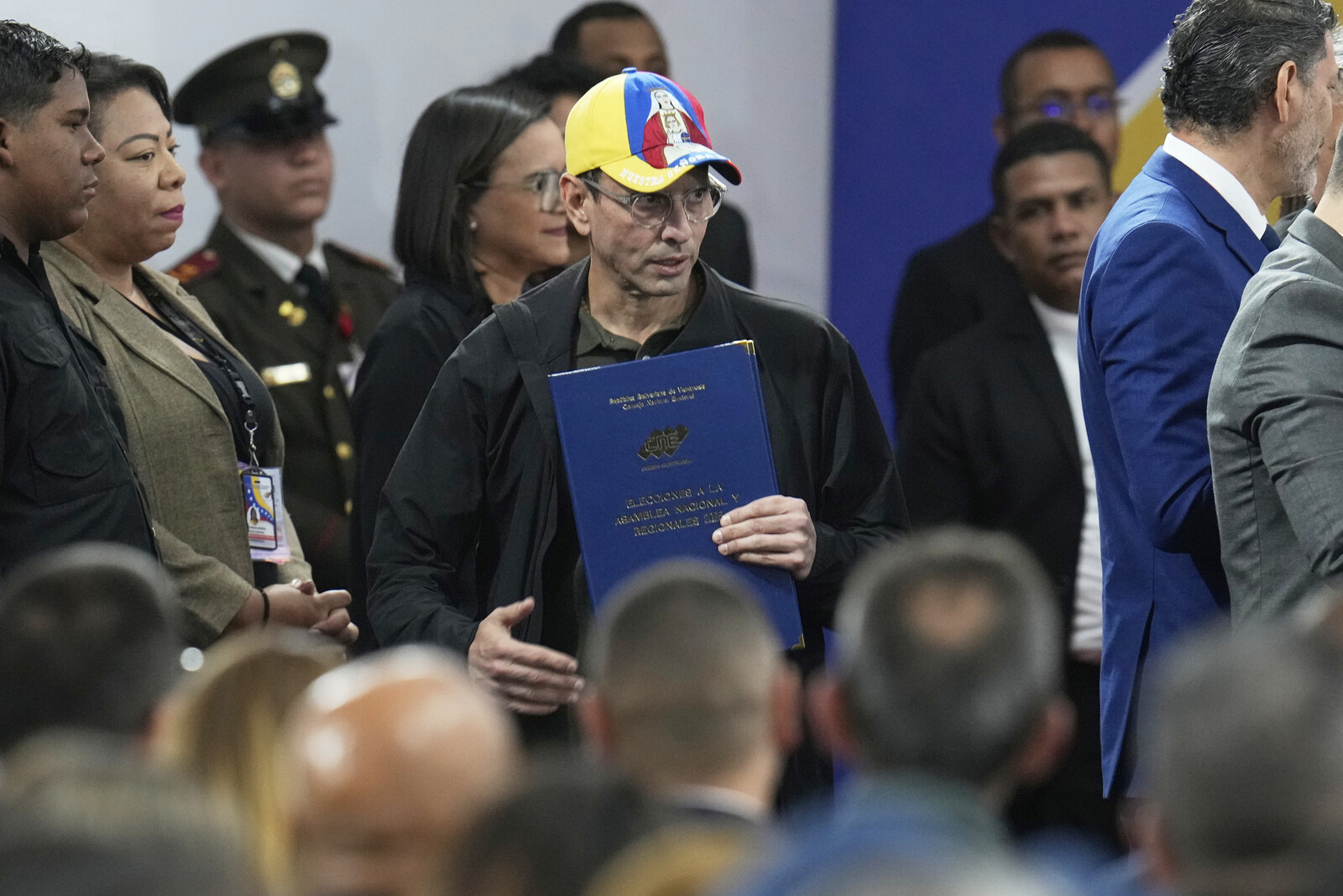 Venezuela Frees Eight Opposition Leaders