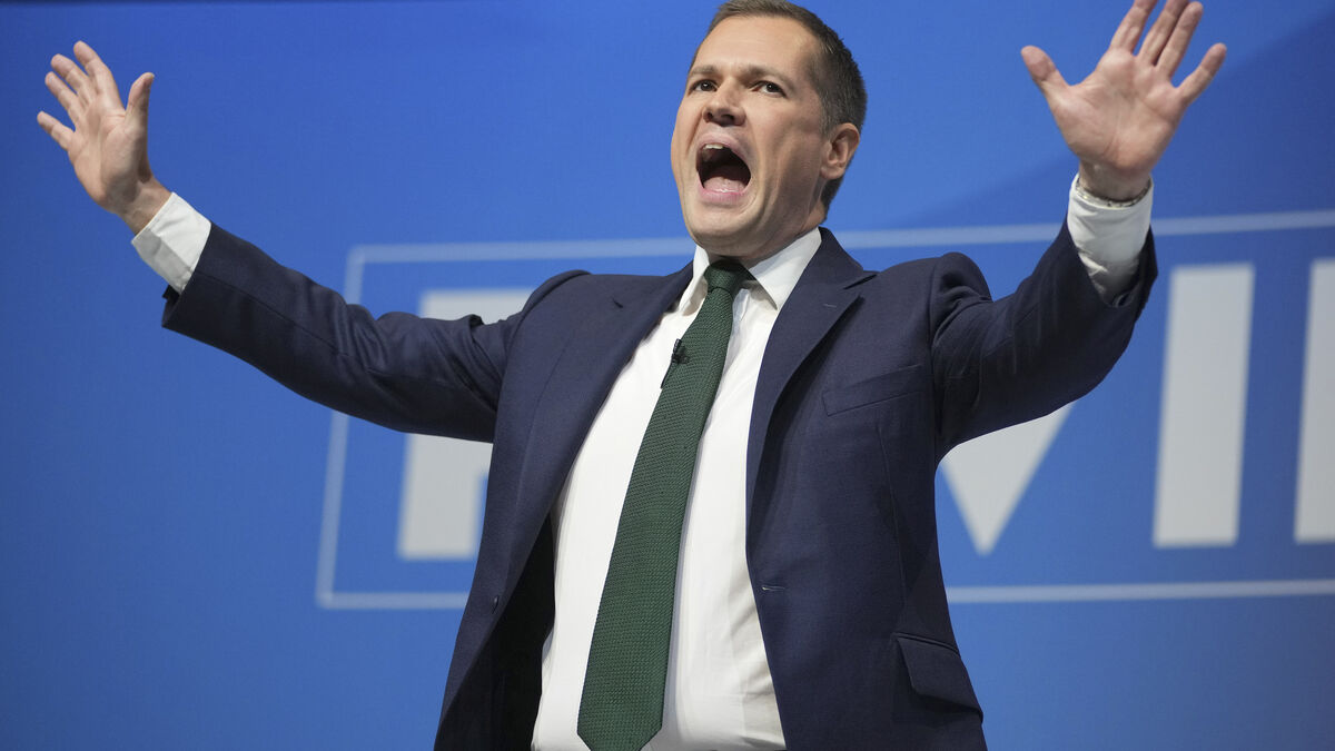 Former Tory minister joins Nigel