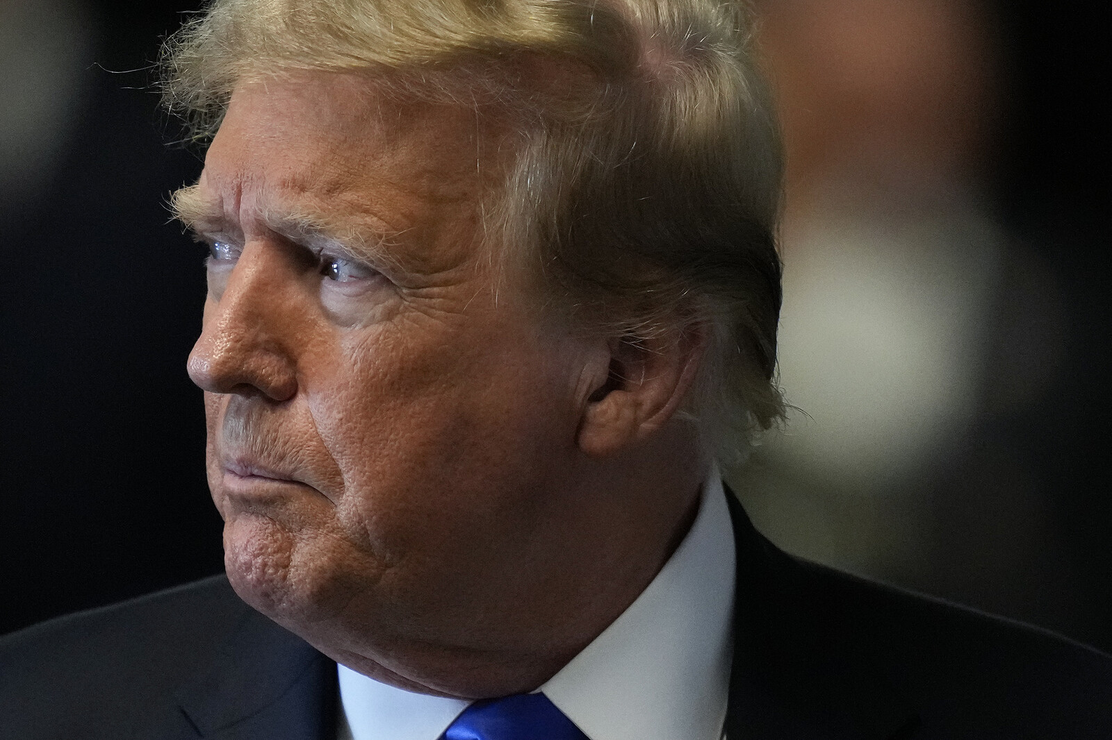 The stock plummets for Trump's company after last night's debate