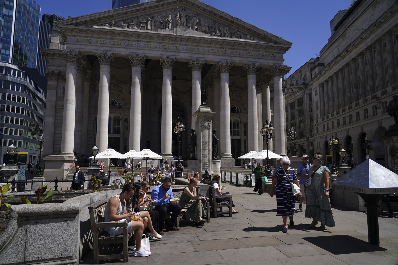 Bank of England Cuts Interest